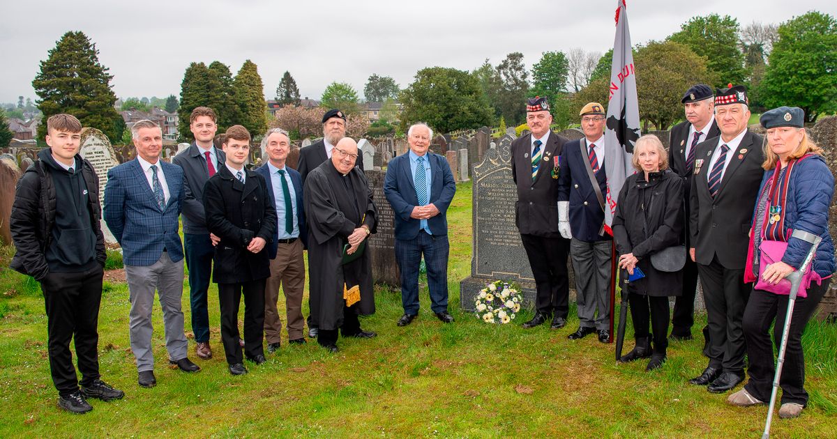 Headstone of World War One hero rededicated in poignant Dumfries service
